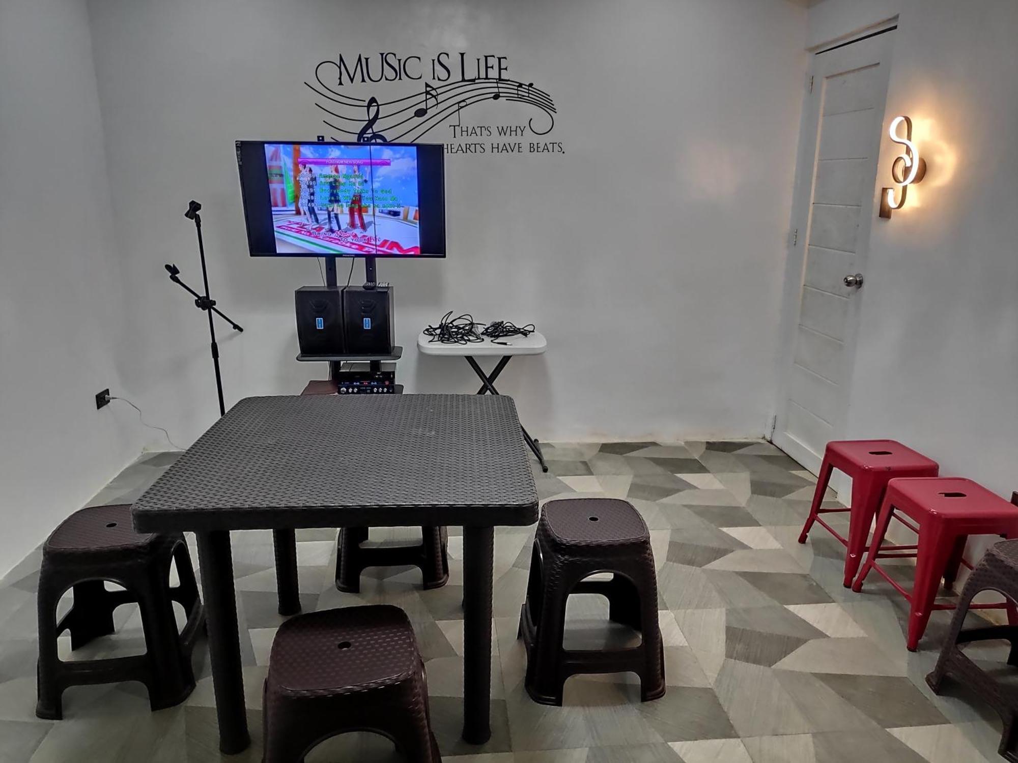 Tagaytay Staycation By Naya And Darla W Free Swimming Pool, Wifi & Netflix Tagaytay City Екстериор снимка