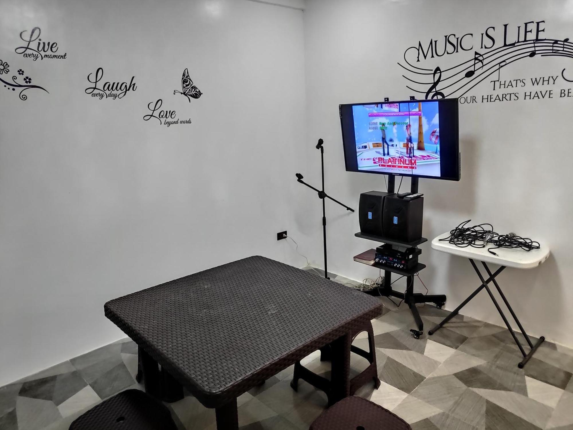 Tagaytay Staycation By Naya And Darla W Free Swimming Pool, Wifi & Netflix Tagaytay City Екстериор снимка