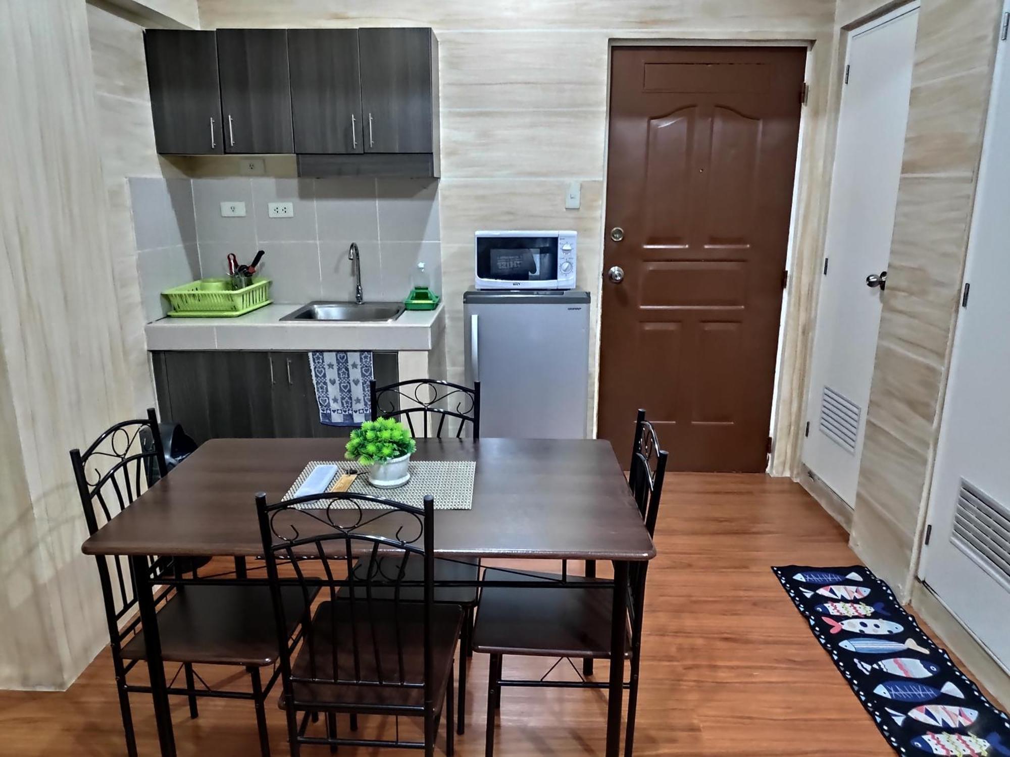 Tagaytay Staycation By Naya And Darla W Free Swimming Pool, Wifi & Netflix Tagaytay City Екстериор снимка